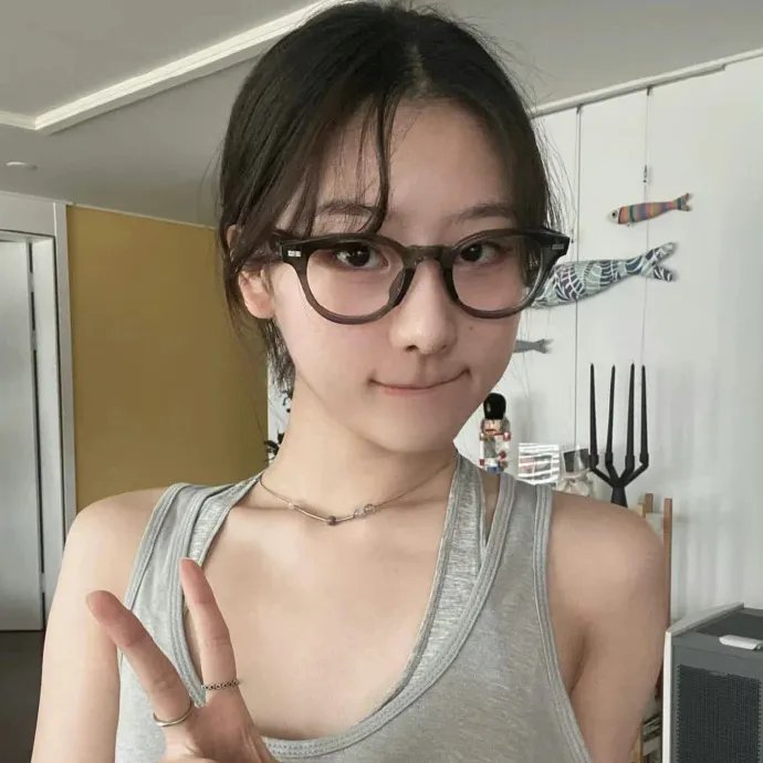 追梦的黎族女娃娃